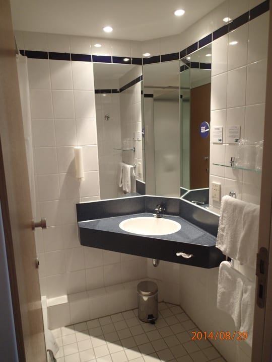 Bad Holiday Inn Express Frankfurt - Airport