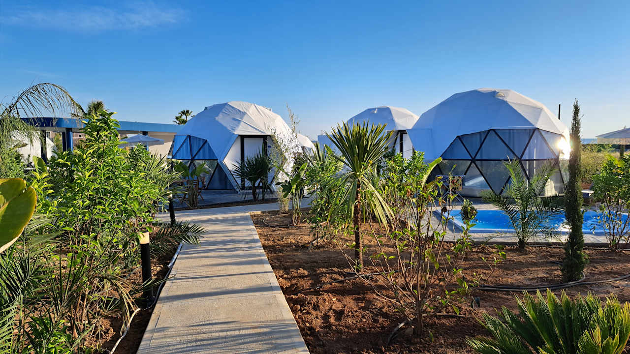 Außenansicht Emerald Oasis Glampotel