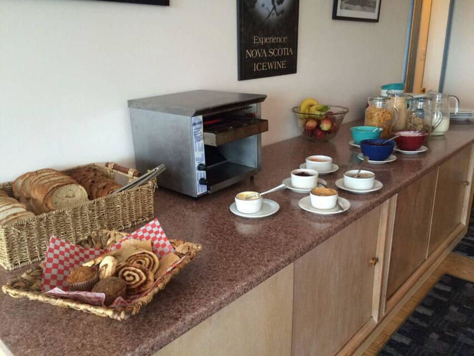 Poor breakfast Castle Rock Country Inn