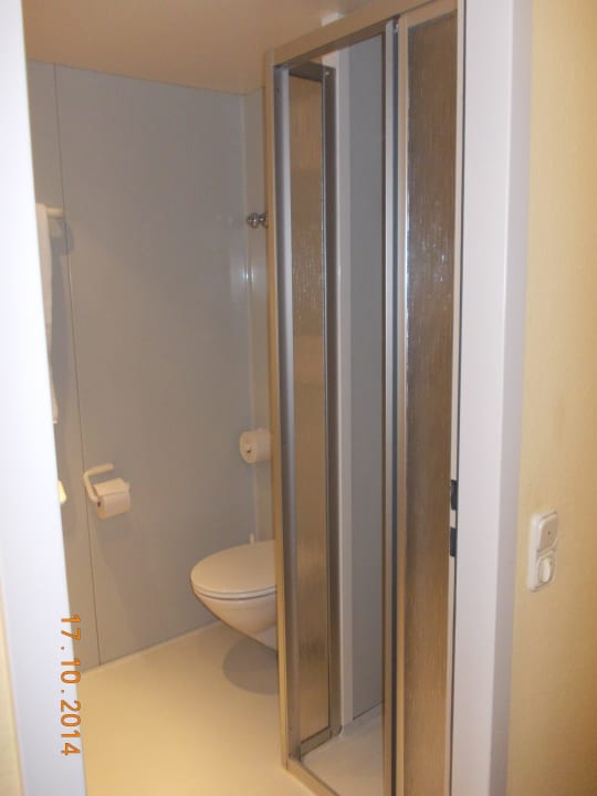 Blick ins Bad - Toilette & Dusche Hotel Lüneburger Heide