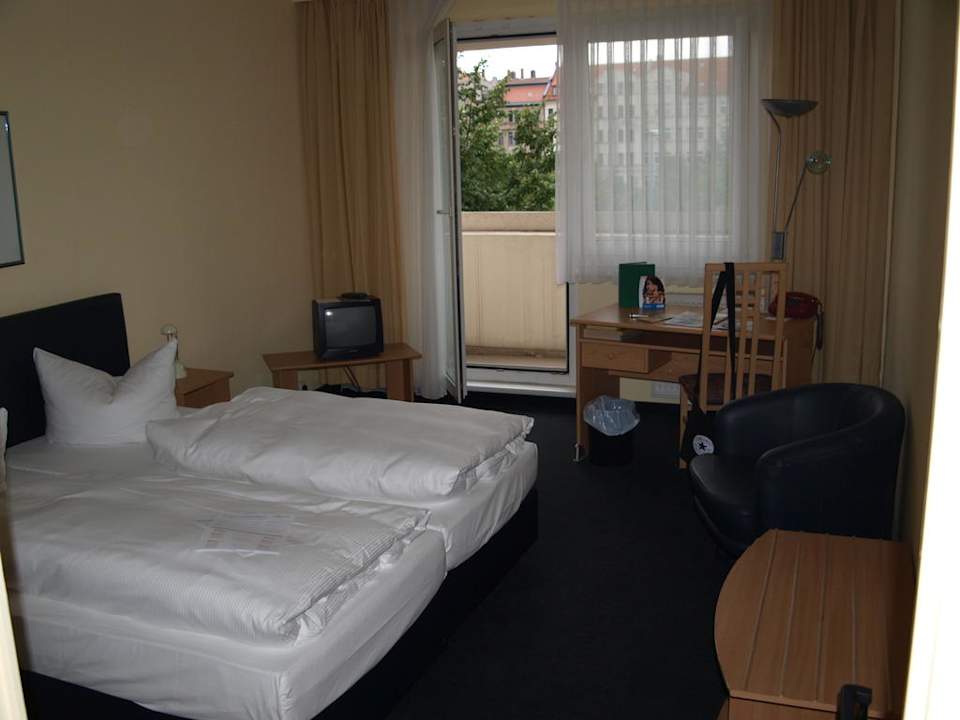 Großes Zimmer mit Balkon Days Inn Leipzig City Centre