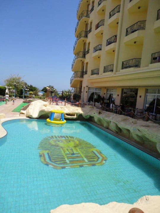 Basen King Tut Resort