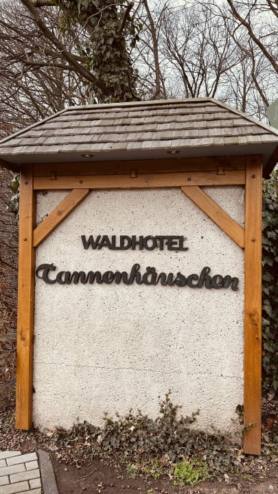 Außenansicht Waldhotel Tannenhäuschen