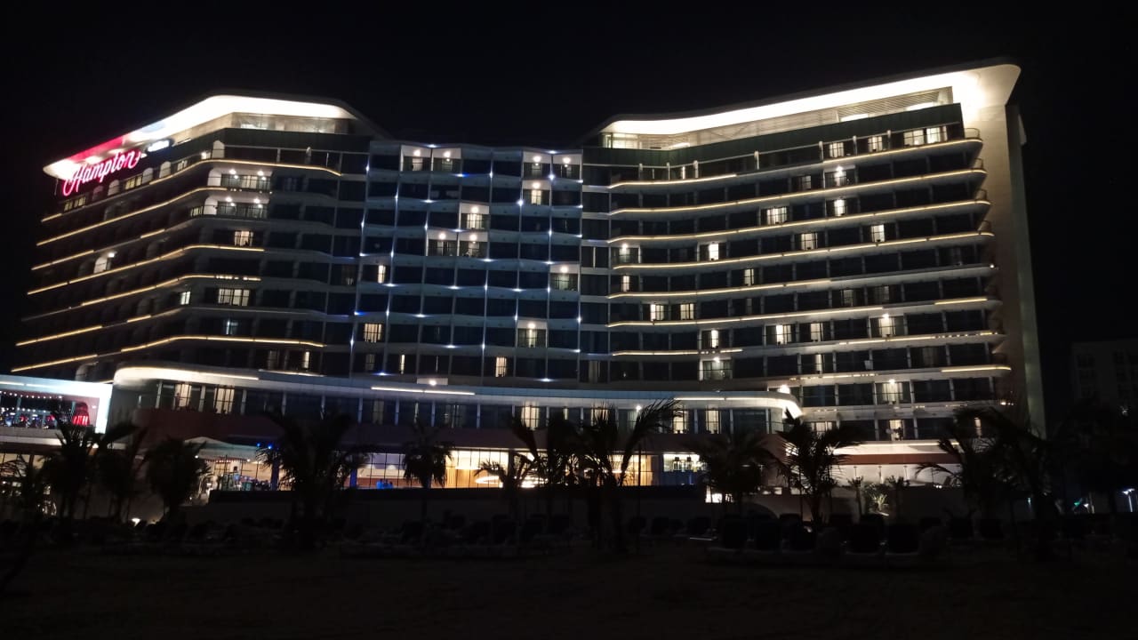 Außenansicht Hampton by Hilton Marjan Island