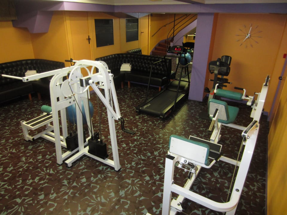Impressionen Fitnessraum im Untergeschoss Mercure Paris Alesia