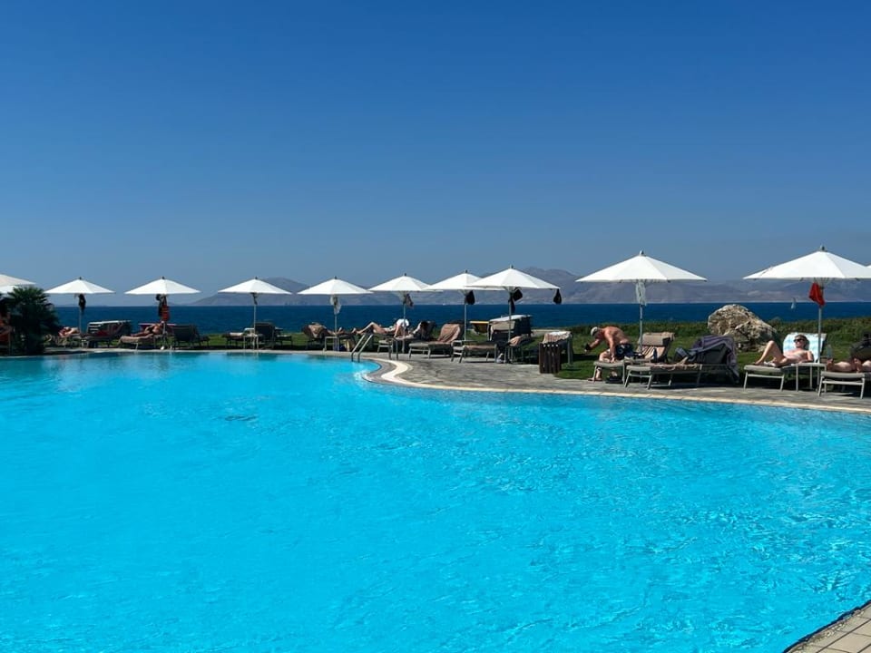 Pool Neptune Luxury Resort