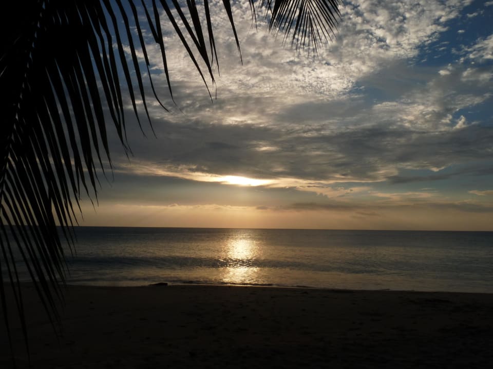 Sonnenuntergang Nazri's Place & Nazri Beach Cabanas