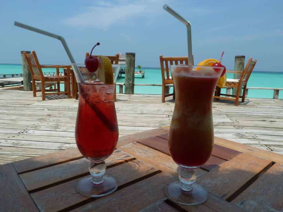 Leckere Cocktails in der Laguna Bar Kuramathi Maldives