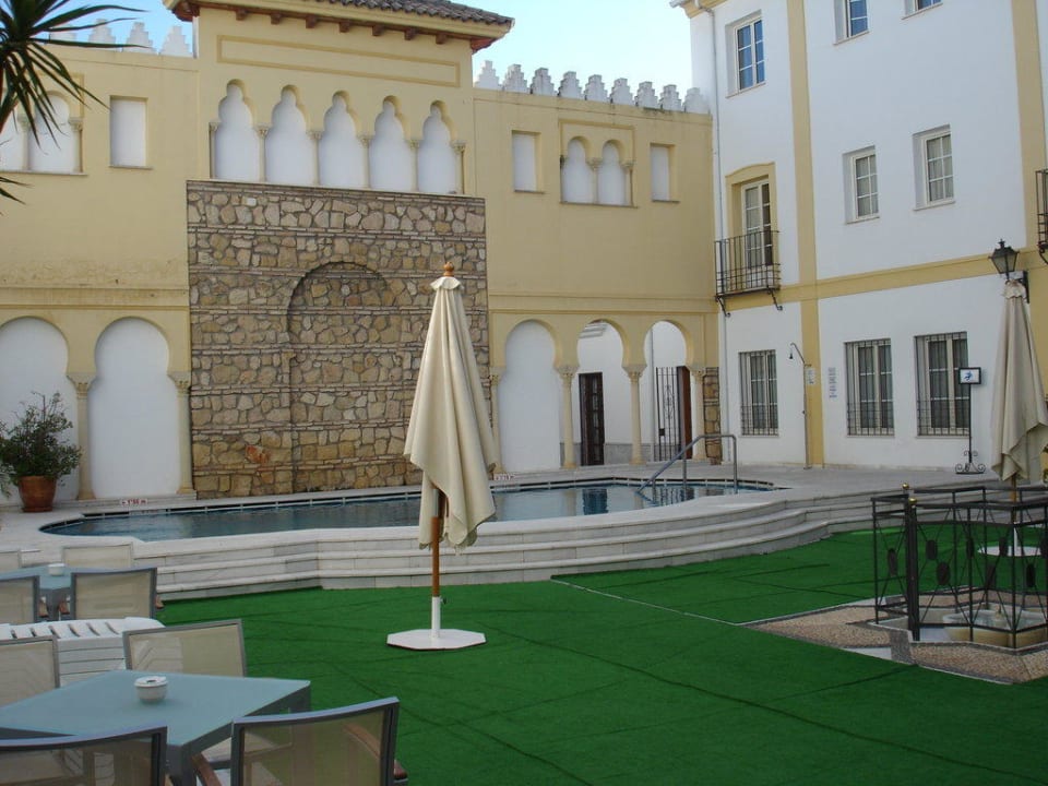 "Innenhof mit Pool" Hotel Macia Alfaros (Cordoba ...