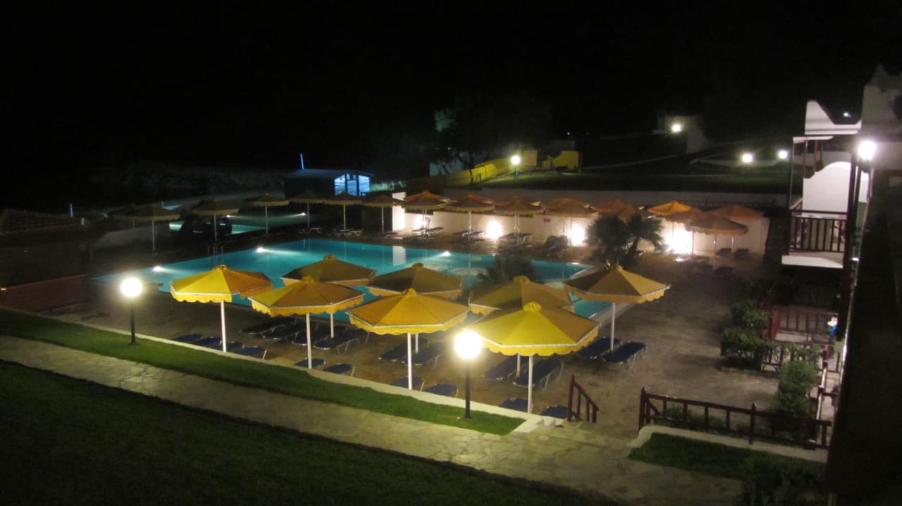 Bei Nacht Mitsis Selection Rinela