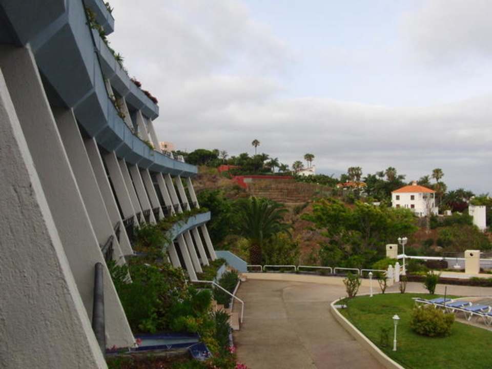 Links vom Pool Coral La Quinta Park Suites