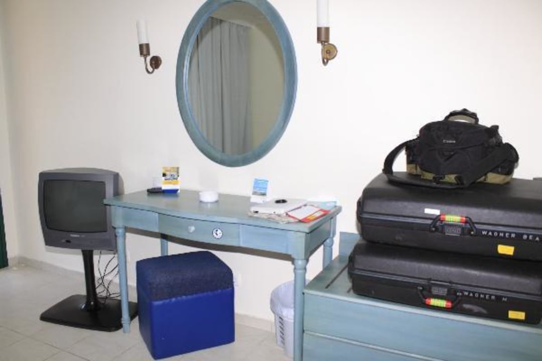 Einrichtung Domes Aulūs Zante, Autograph Collection