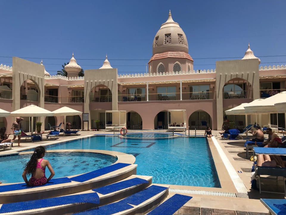 Einer der neun verschiedenen Pools Pickalbatros Alf Leila Wa Leila Resort - Neverland Hurghada