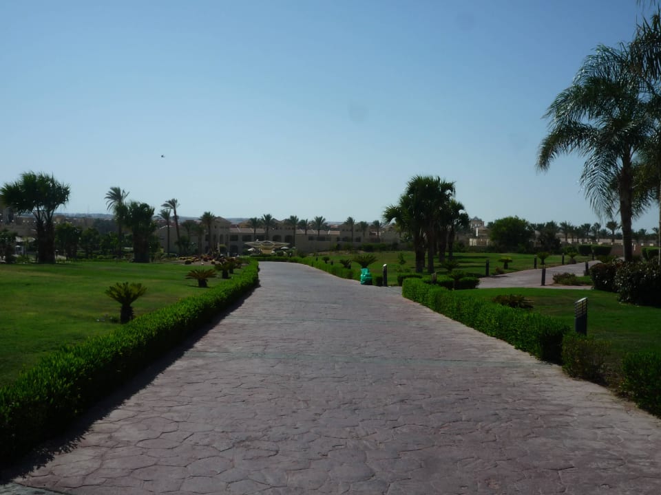 Wege in der Anlage. Cleopatra Luxury Resort Makadi Bay