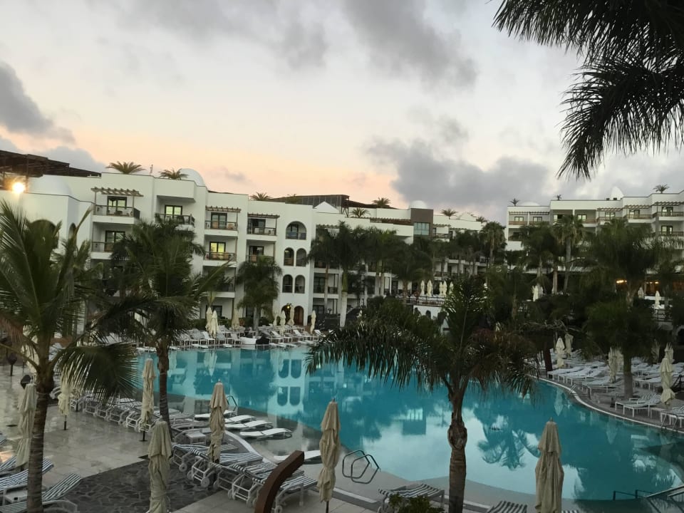 Teil der Aussicht vom Zimmerterrasse Princesa Yaiza Suite Hotel Resort