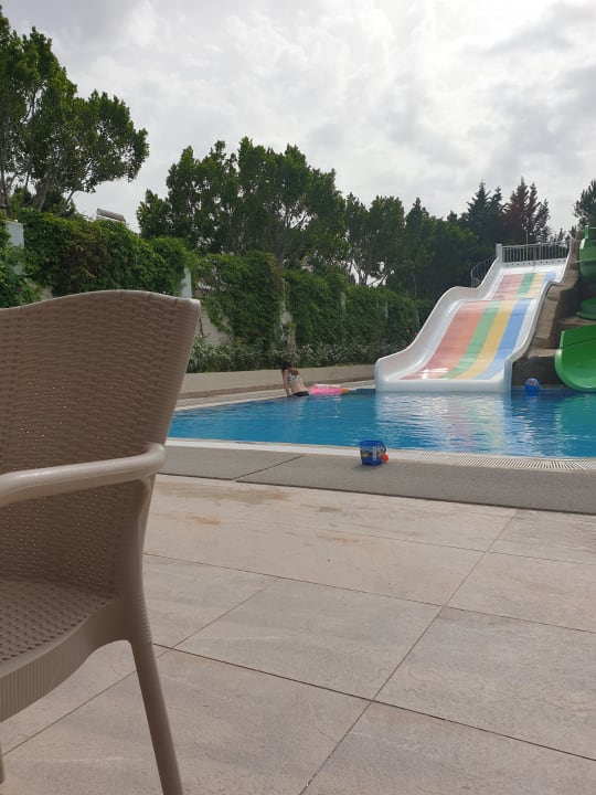 Pool Side Breeze Hotel