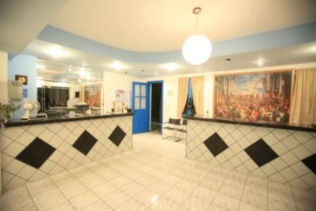 Reception area Hotel Happy Days