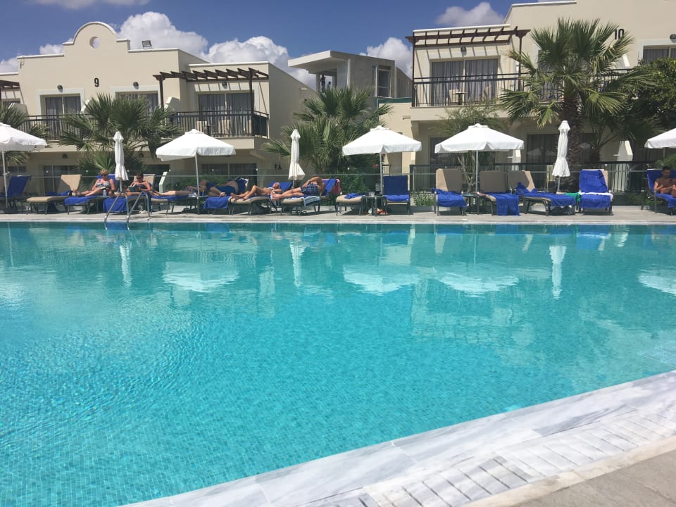 Pool Louis Paphos Breeze