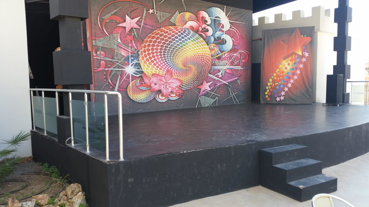 Aussenbühne Wyndham Garden Lara