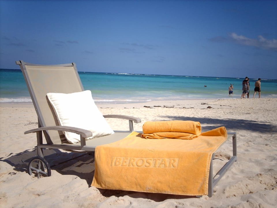 Sonnenliege am Strand JOIA Bávaro by Iberostar