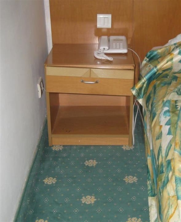 Defekter Nachttisch El Mouradi Club Kantaoui