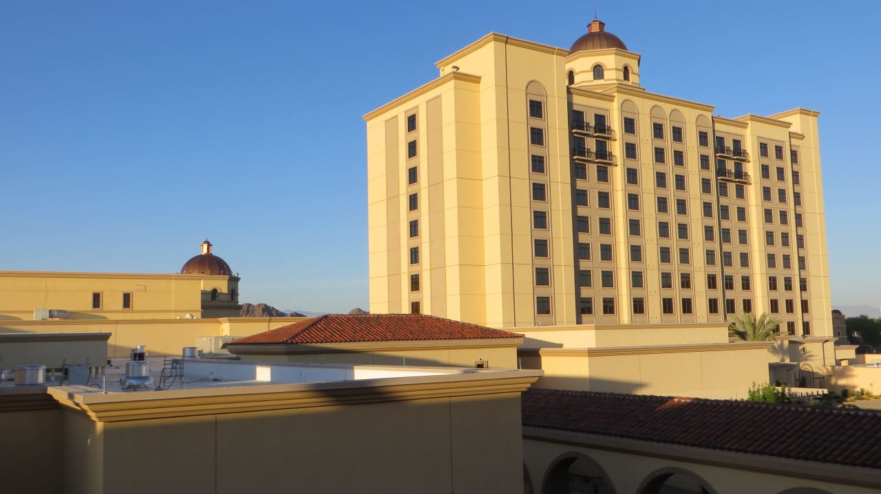 Blick vom Parkdeck auf das Hotel Hotel Casino del Sol Resort Tucson