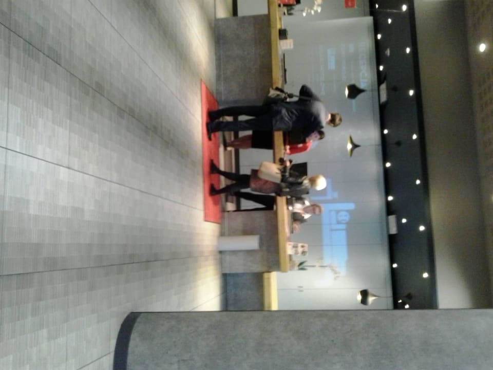 Recepcja hotelowa ibis Warszawa Centrum