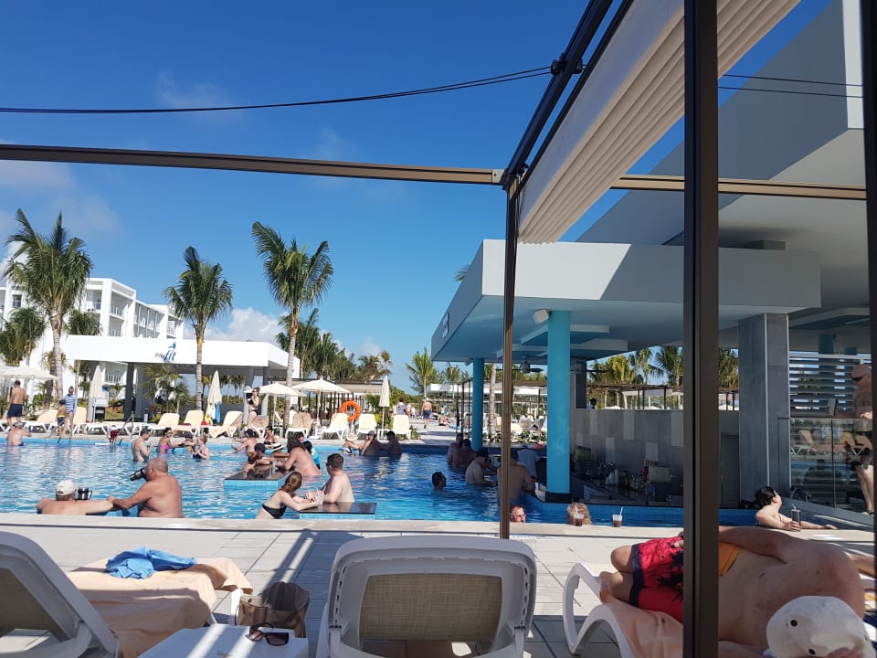 Eine von zwei Poolbars Hotel Riu Dunamar