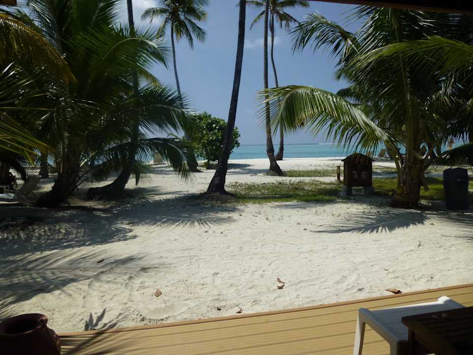 Tolle Aussicht von unserem Strandbungalow aus Meeru Maldives Resort Island