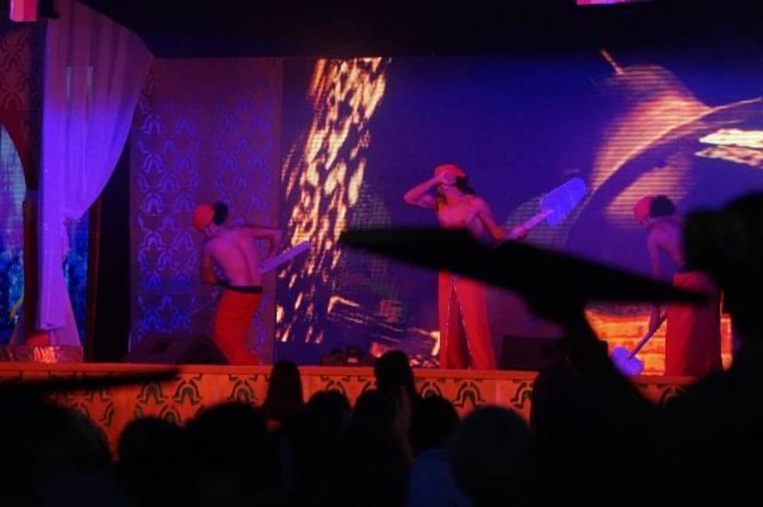 Animation im Zelt bei der Silvester Party Pickalbatros Alf Leila Wa Leila Resort - Neverland Hurghada
