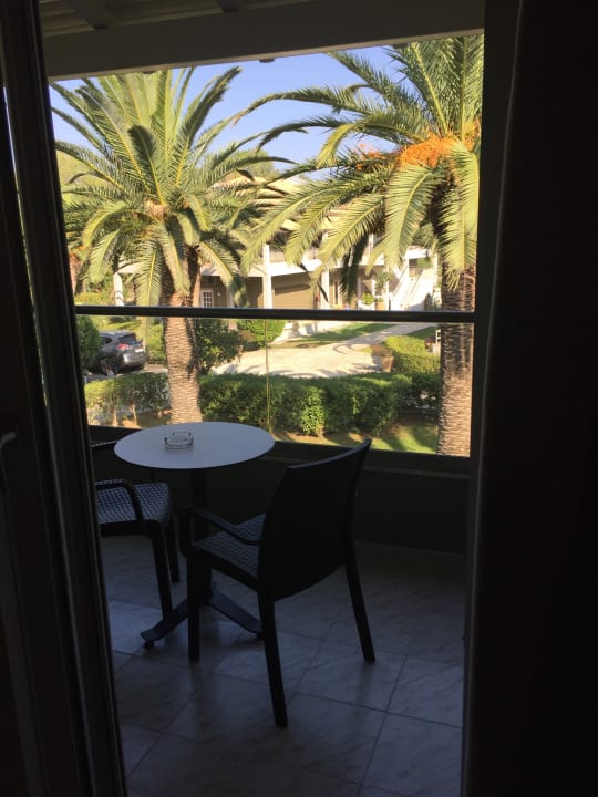 Zimmer Acharavi Beach Hotel