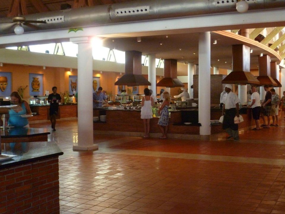 Blick in das Buffet-Haupt-Restaurant Catalonia Punta Cana - All Inclusive