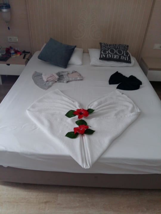Schön gemachtes Bett Seamelia Beach Resort