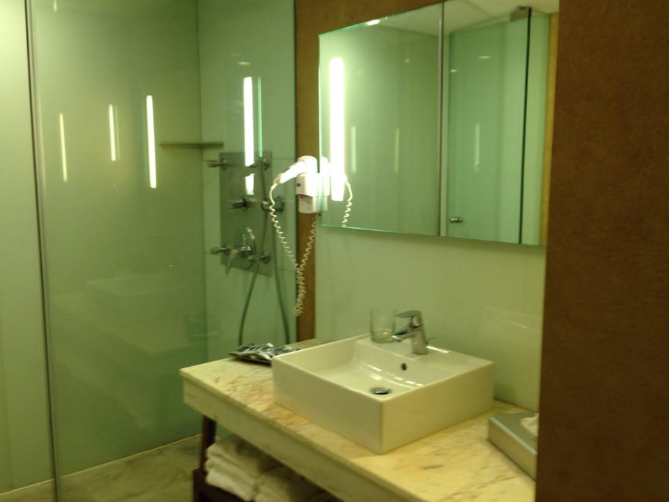 Badezimmer mit Dusche Diamond Deluxe Hotel & SPA