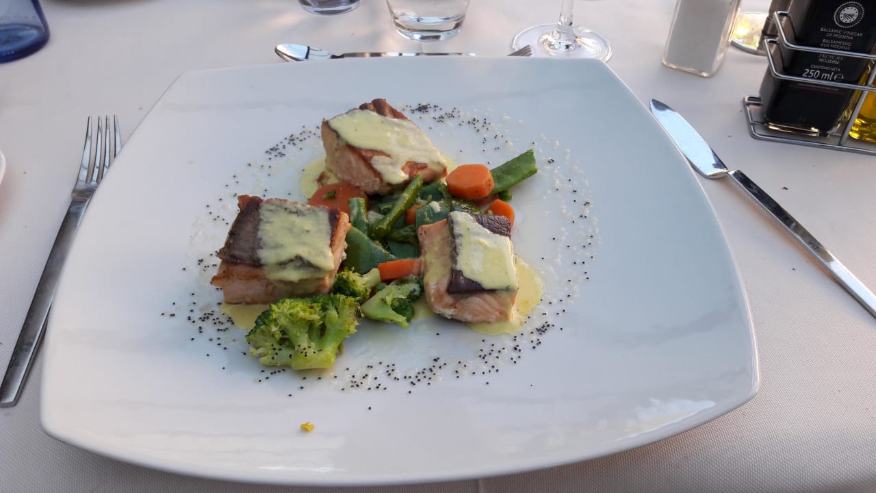 Hauptspeise Mon Port Hotel & Spa