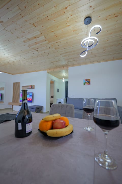 Gastro Lago Calmo Villa