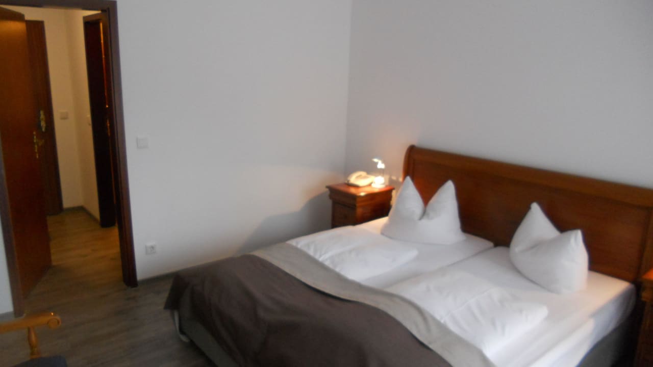 Blick vom Standort der Stehlampe am Balkon Hotel Wehrburg