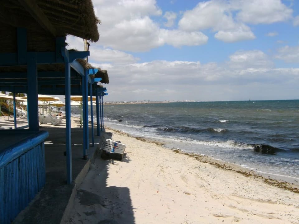 Strand vorm Hotel Hotel El Mouradi Skanes Beach