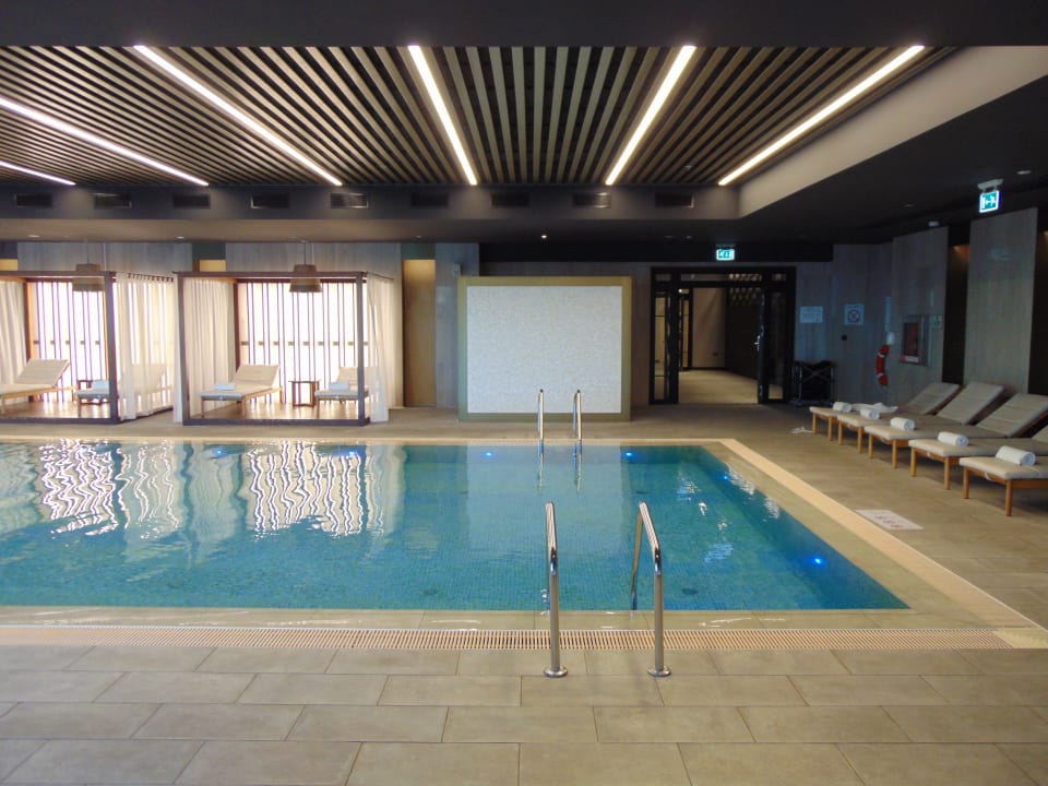 Pool Sheraton Astana Hotel