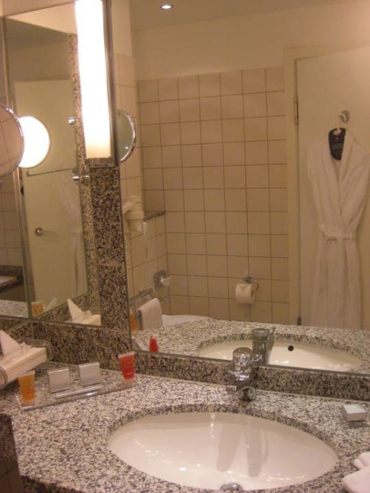 Badezimmer Hilton Munich Airport