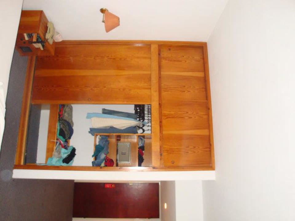 Schrank Hotel Grand Efe