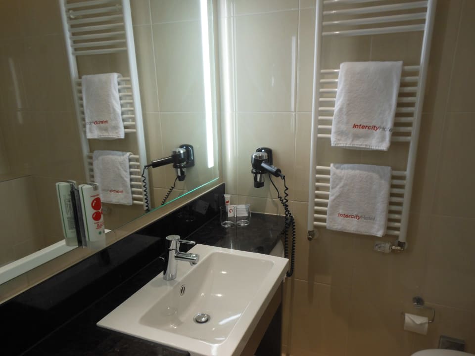 Zimmer IntercityHotel Berlin Hauptbahnhof