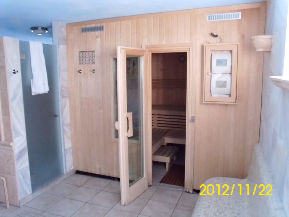  Sauna im Poolbereich Hotel Pistono