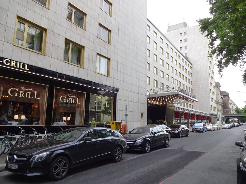 Blick von der Straße Hotel Bristol Berlin