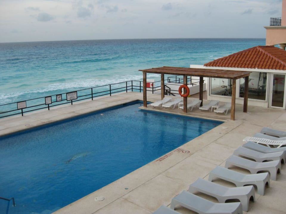 Pool mit Meerblick Hotel Flamingo Cancun Resort