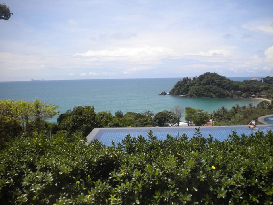 Blick über den oberen Infinity Pool Hotel Pimalai Resort & Spa