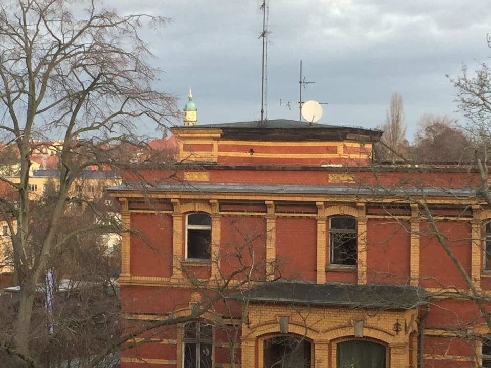 Blick aus Zimmerfenster auf Neideckturm und ... Hotelpark Stadtbrauerei Arnstadt