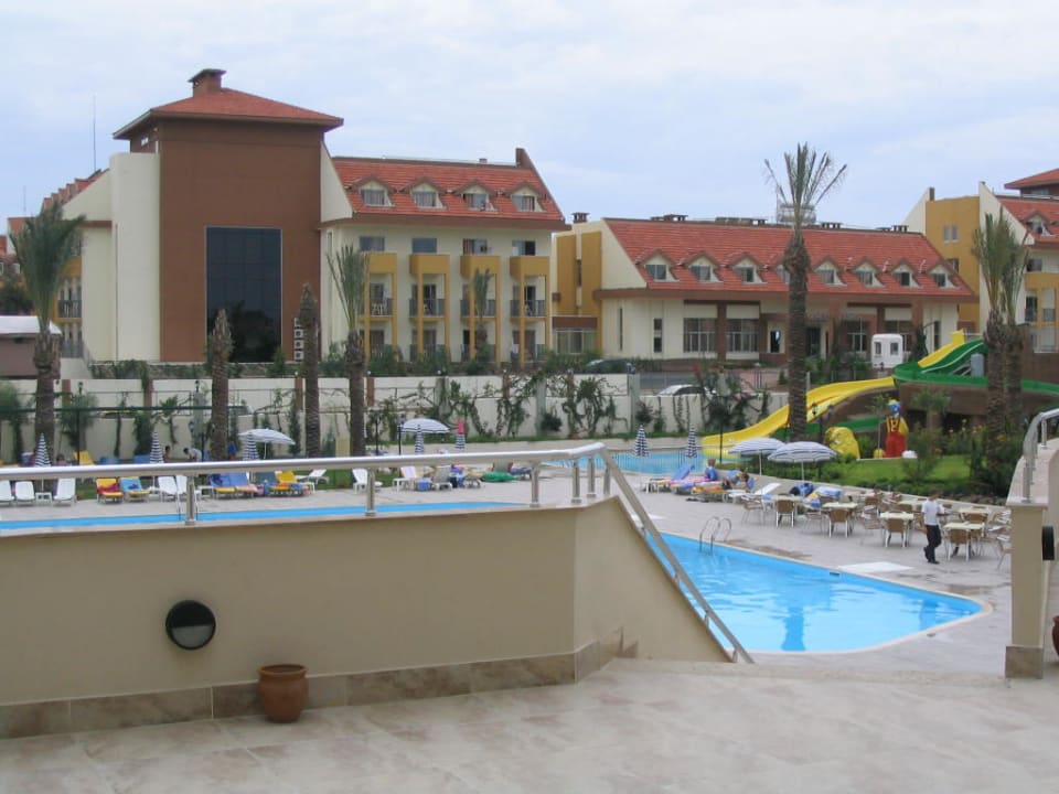 Aussicht auf die Poollandschaft Side Breeze Hotel