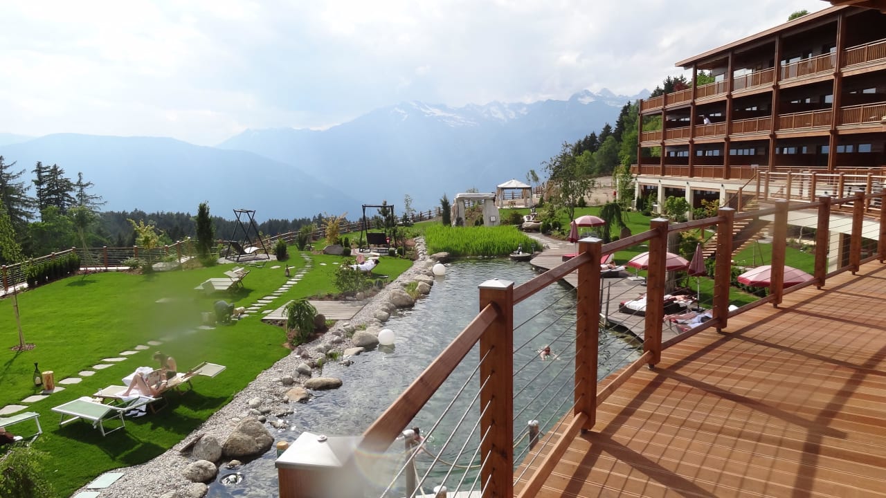 Naturteich zum Baden Hotel Chalet Mirabell