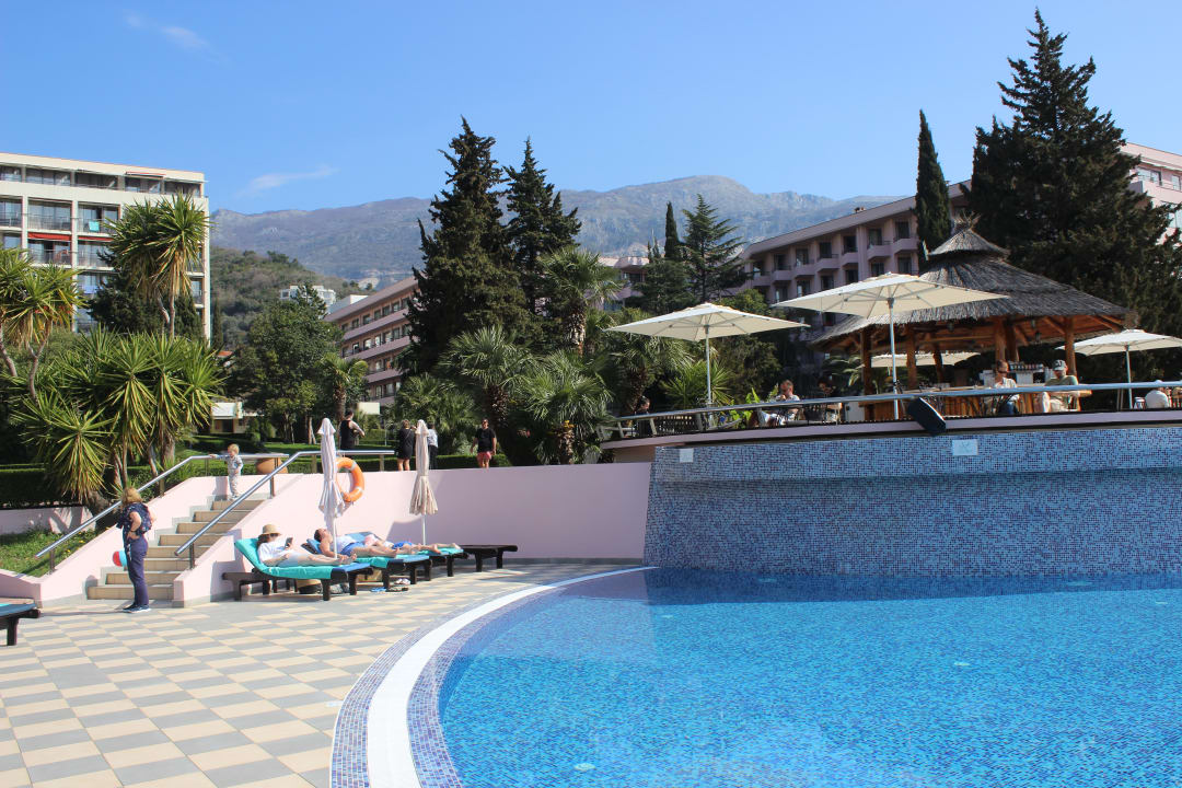 Pool Iberostar Waves Bellevue